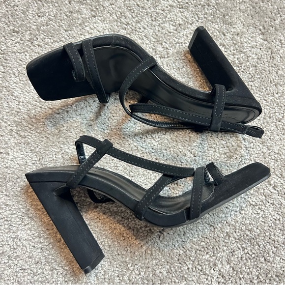 Revolve Superdown Lynda Strappy black heels - Picture 2 of 5